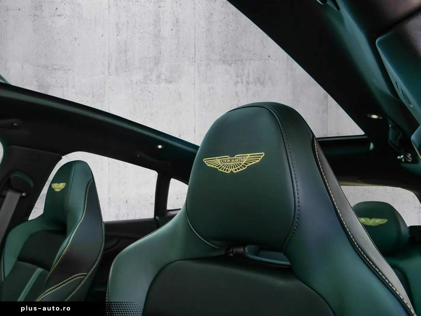 ASTON MARTIN DBX707 Podium Green  Auto Park Assist