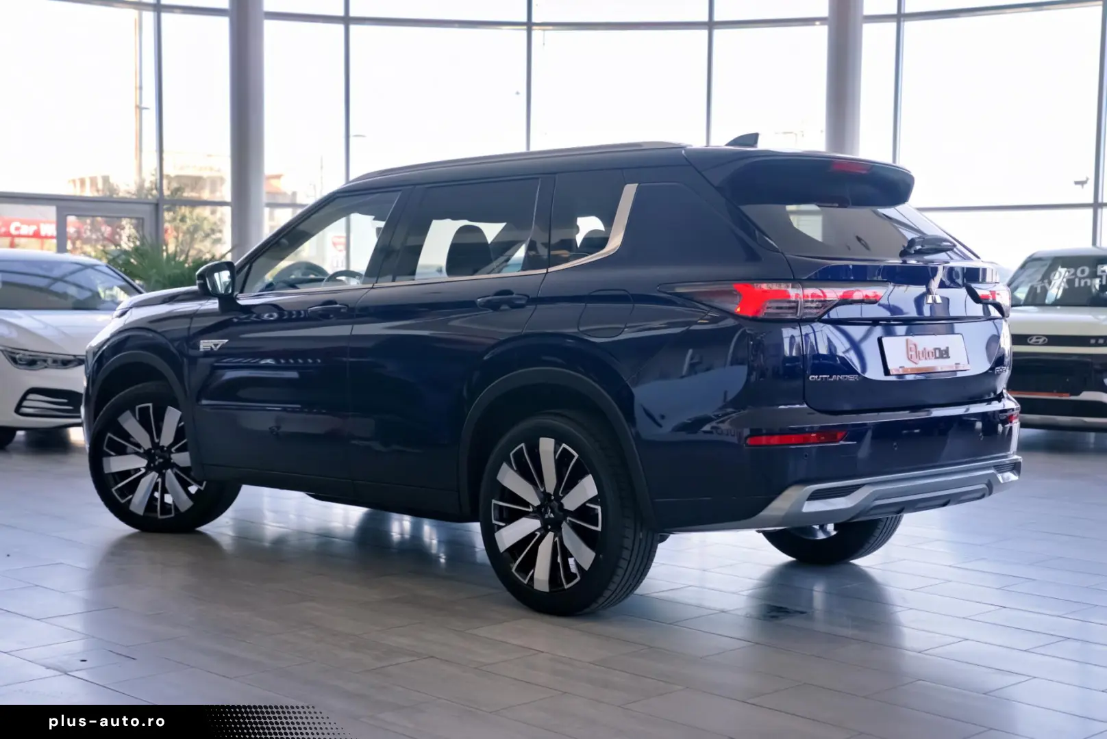 Mitsubishi Outlander 2.4L Automatic 4WD PHEV Instyle
