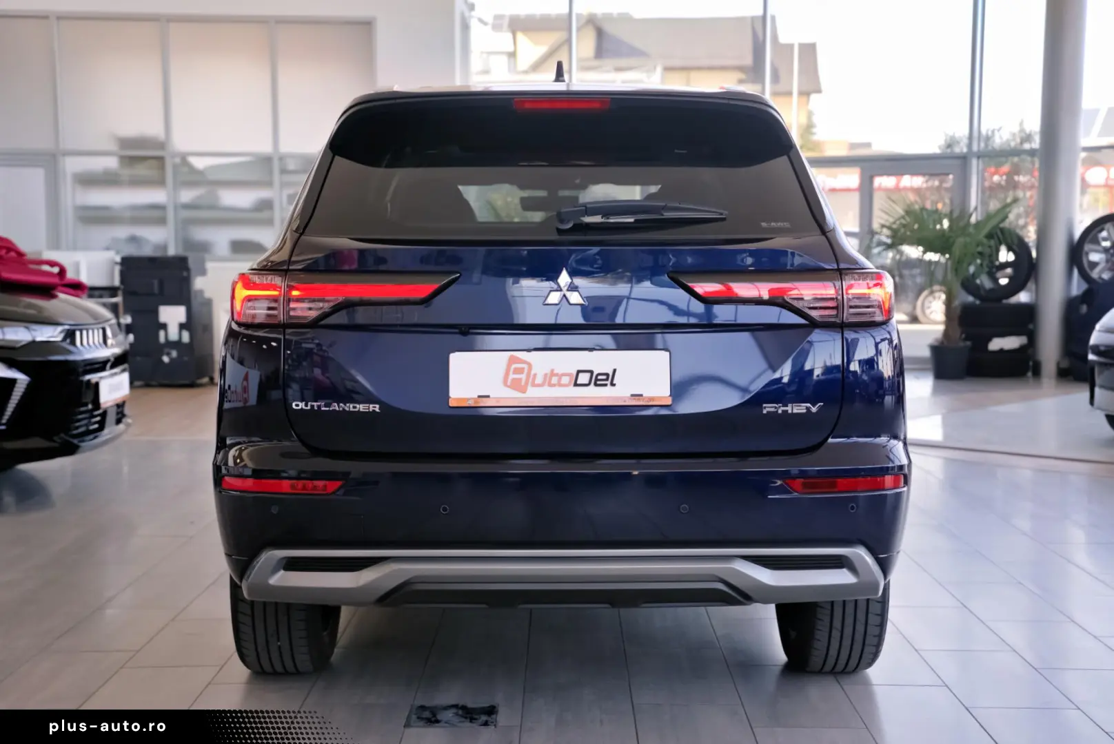 Mitsubishi Outlander 2.4L Automatic 4WD PHEV Instyle