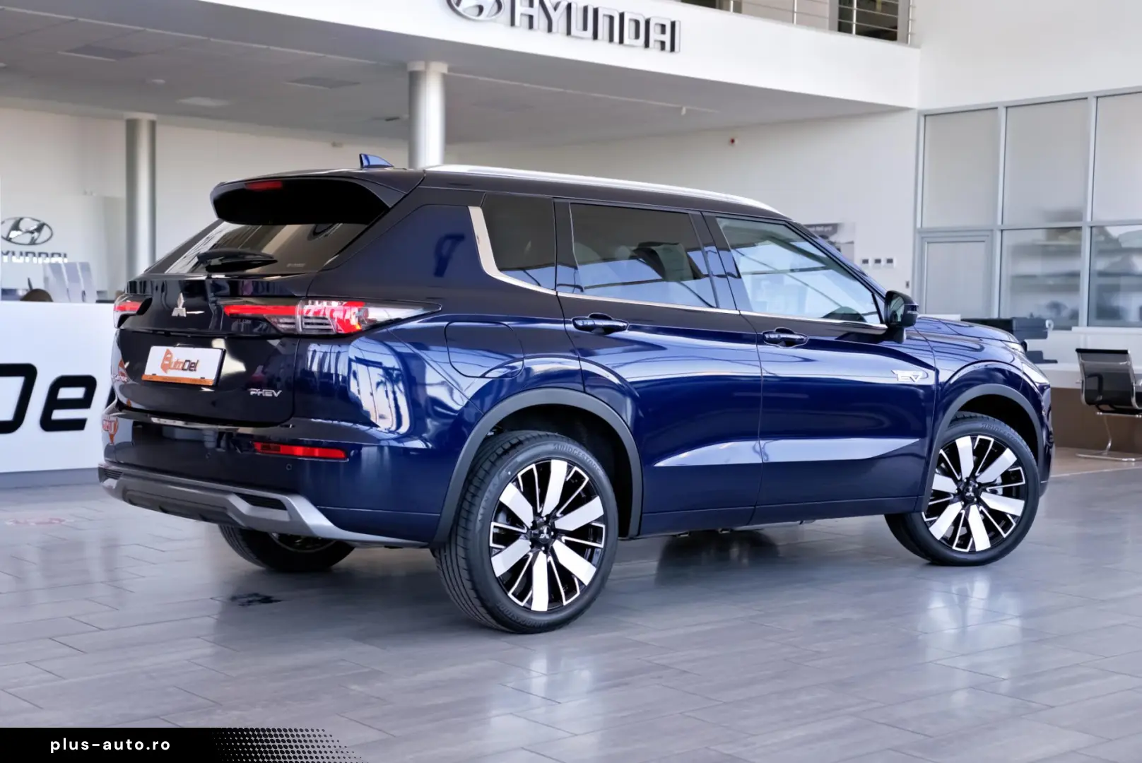 Mitsubishi Outlander 2.4L Automatic 4WD PHEV Instyle