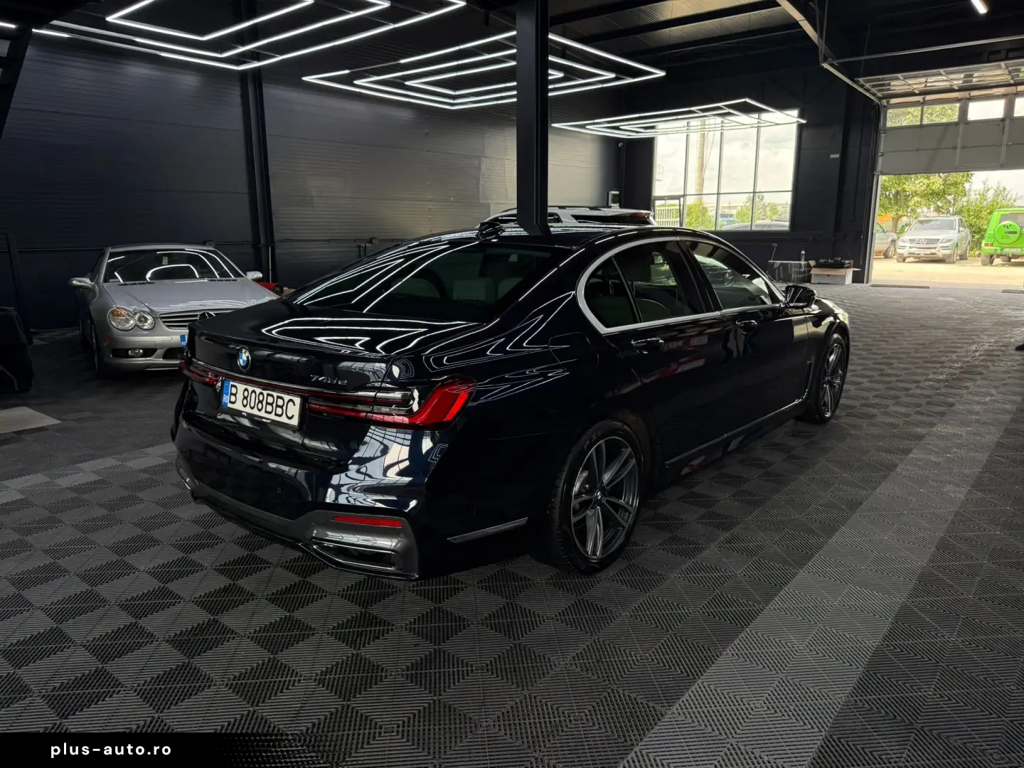 BMW 745