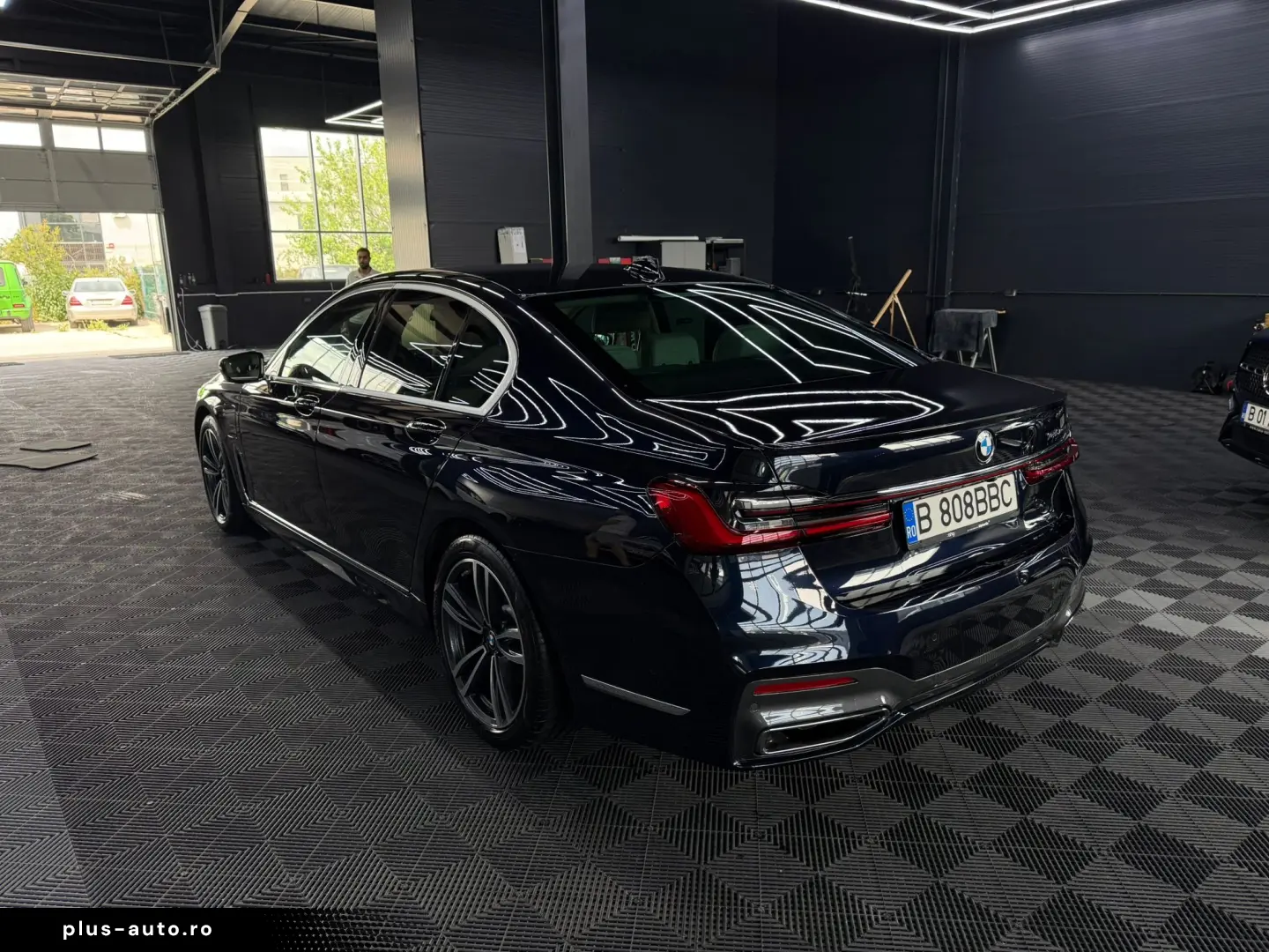 BMW 745