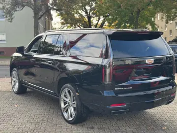 Cadillac Escalade ESV 6.2 V8