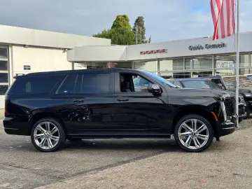Cadillac Escalade ESV 6.2 V8