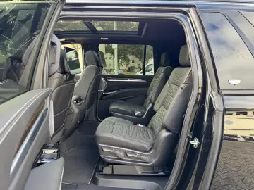 Cadillac Escalade ESV 6.2 V8