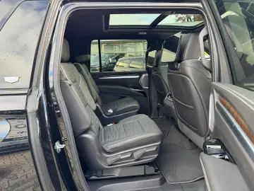 Cadillac Escalade ESV 6.2 V8