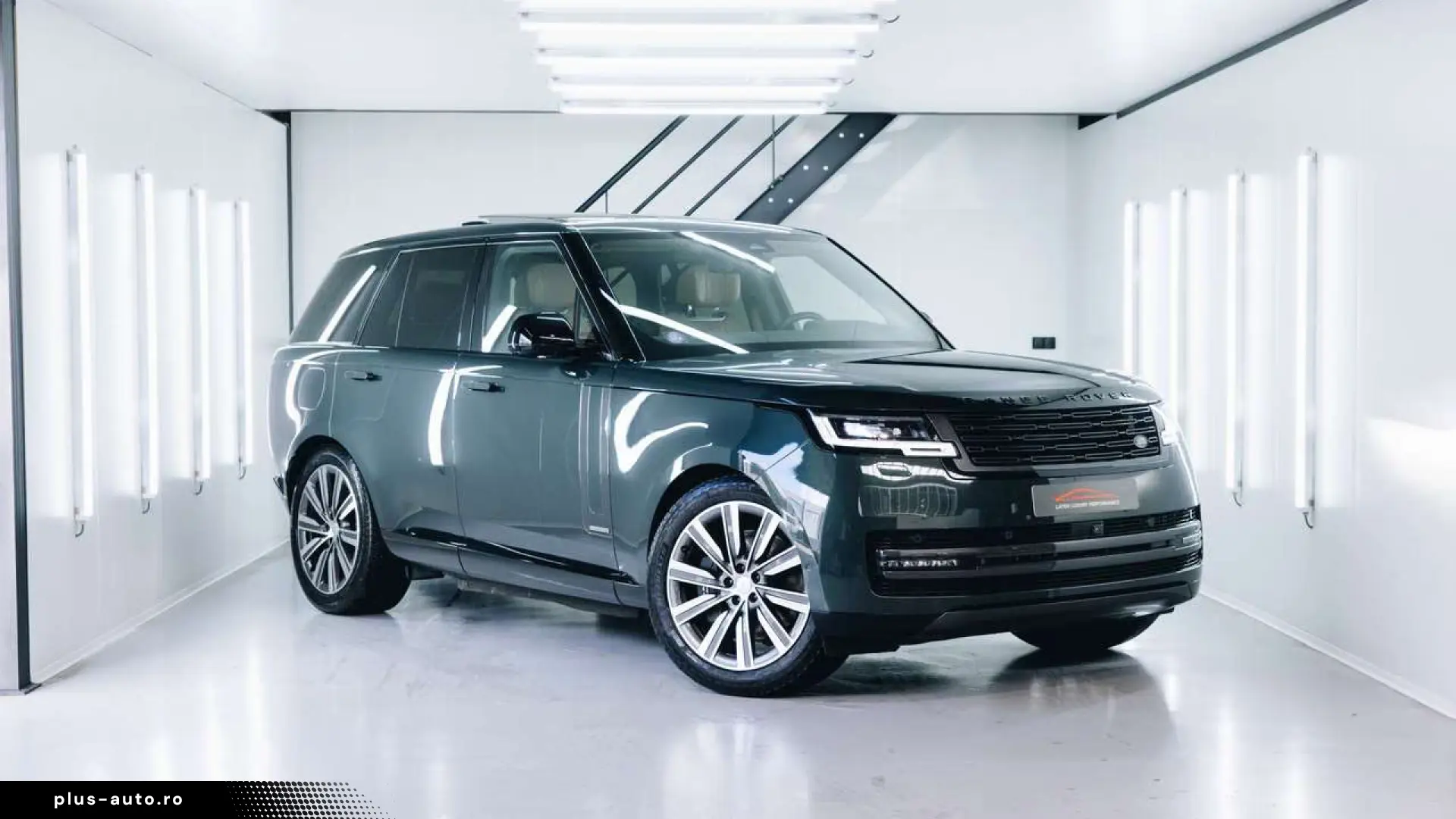 Land Rover Range Rover P550e Autobiography Massage