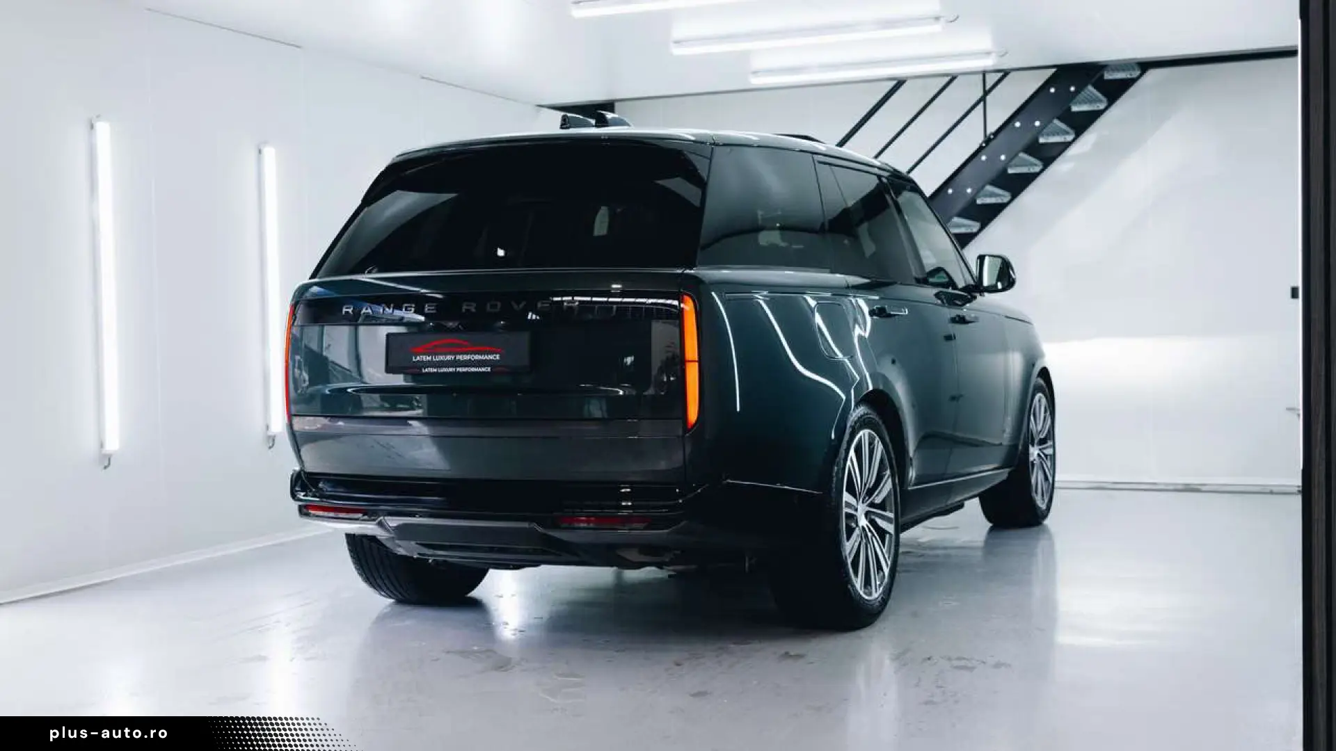 Land Rover Range Rover P550e Autobiography Massage