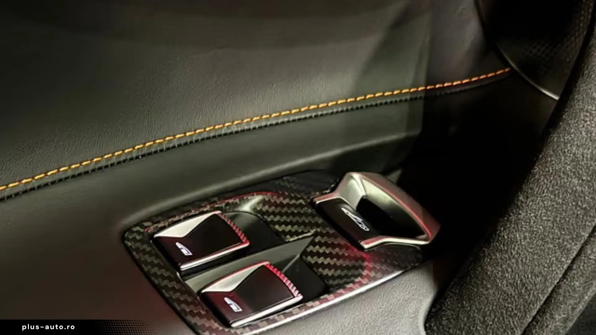 McLaren 750S COUPE MY25 CARBON EXT&INT