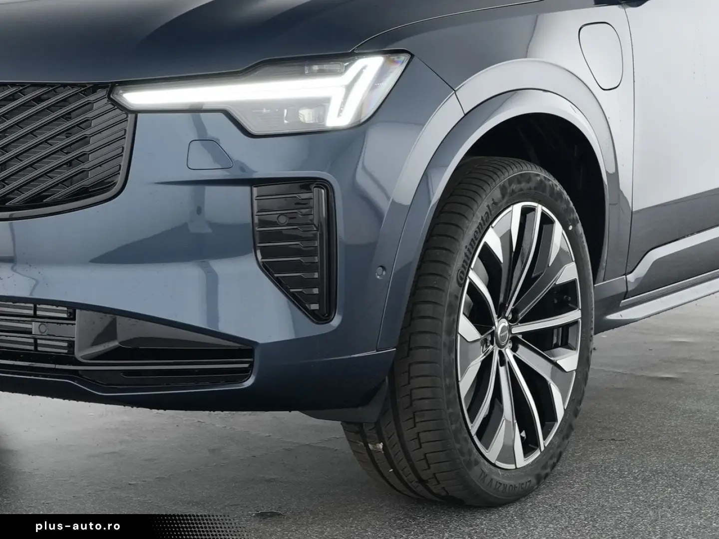 VOLVO XC90 T8  Plus Dark Recharge Plug-In Hybrid AWD