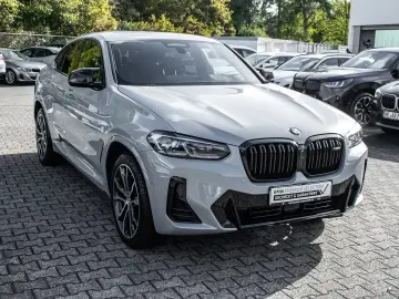 BMW X4 M40i xDrive LASERLIGHT • HUD • PANO
