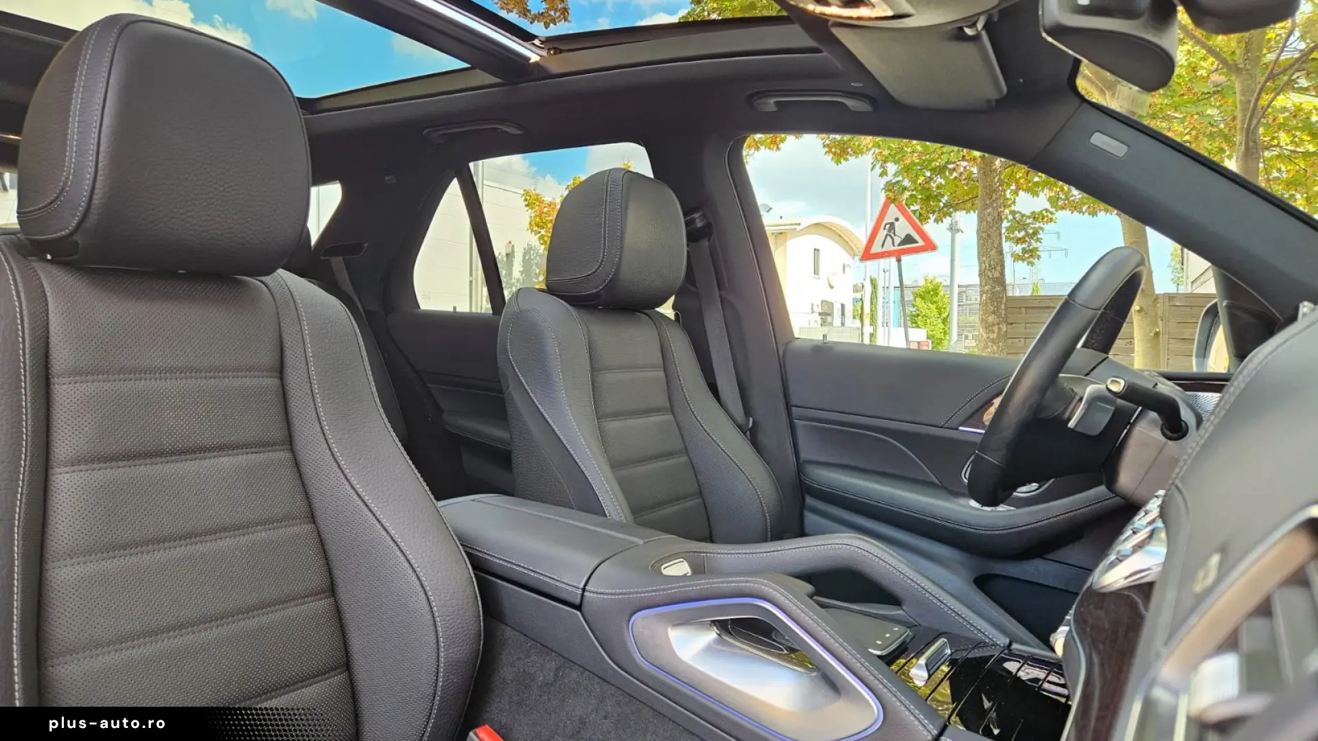 Mercedes-Benz GLE 300 d 4MATIC 7 LOCURI • AIRMATIC