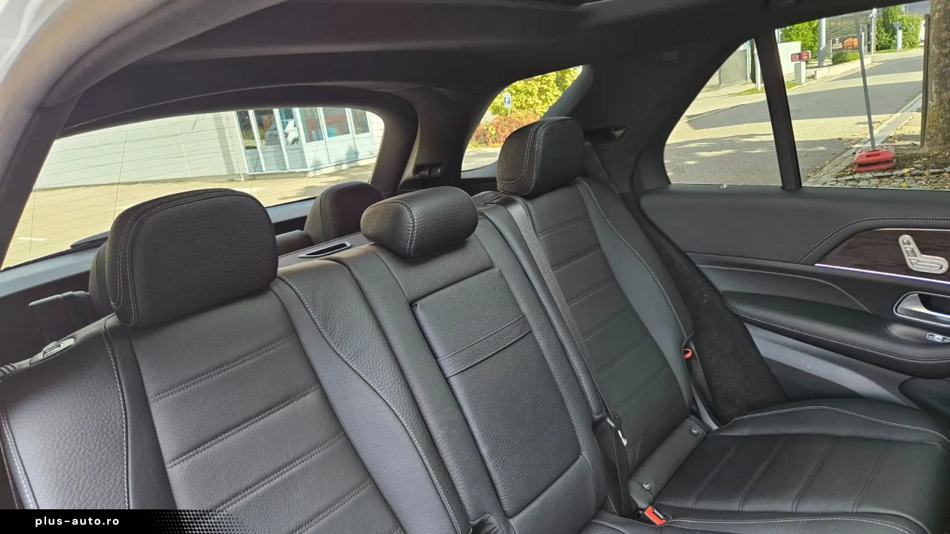 Mercedes-Benz GLE 300 d 4MATIC 7 LOCURI • AIRMATIC