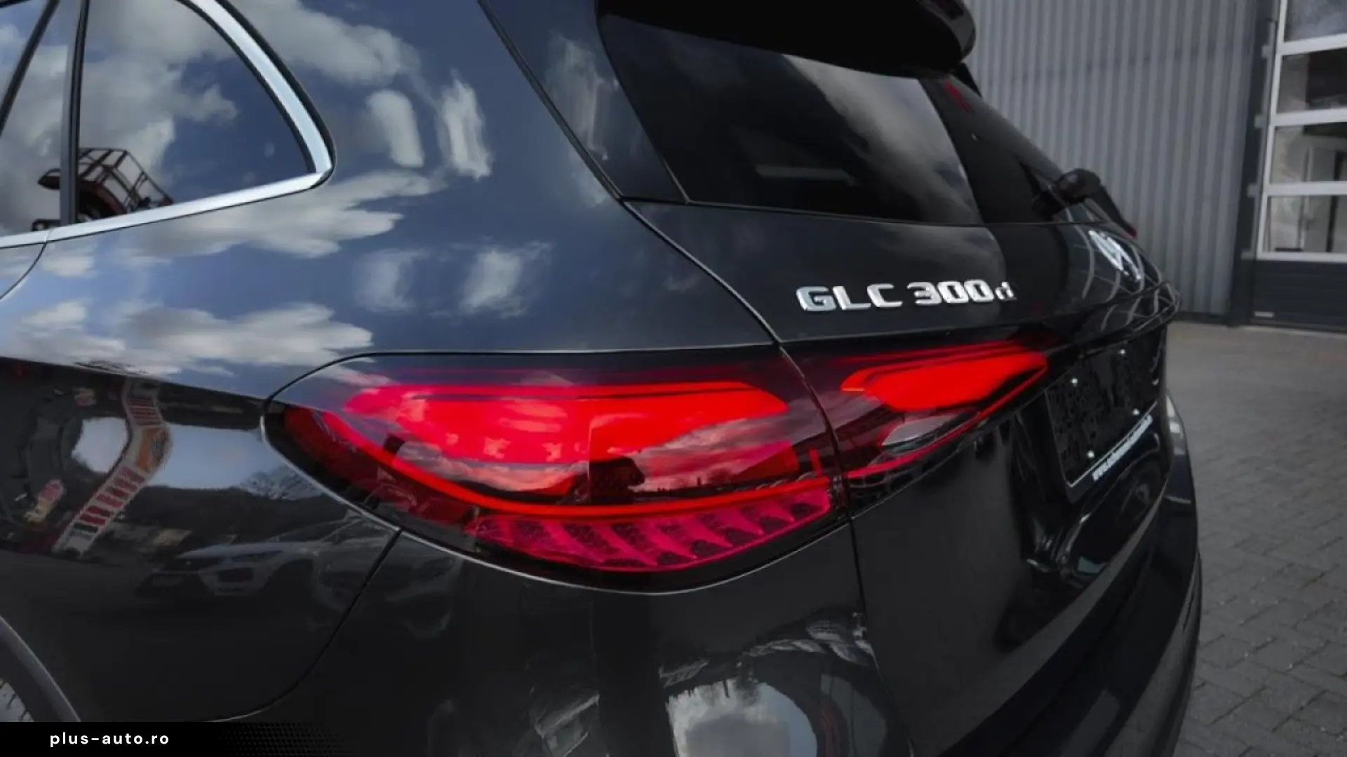 Mercedes-Benz GLC 300 d 4MATIC   AMG LINE • ADVANCED PLUS