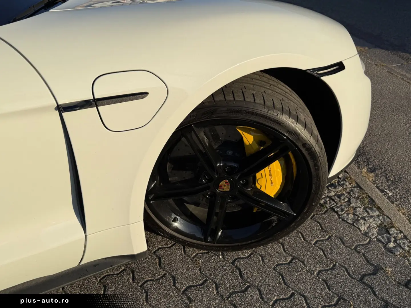 PORSCHE TAYCAN TURBO S  EXCLUSIVE
