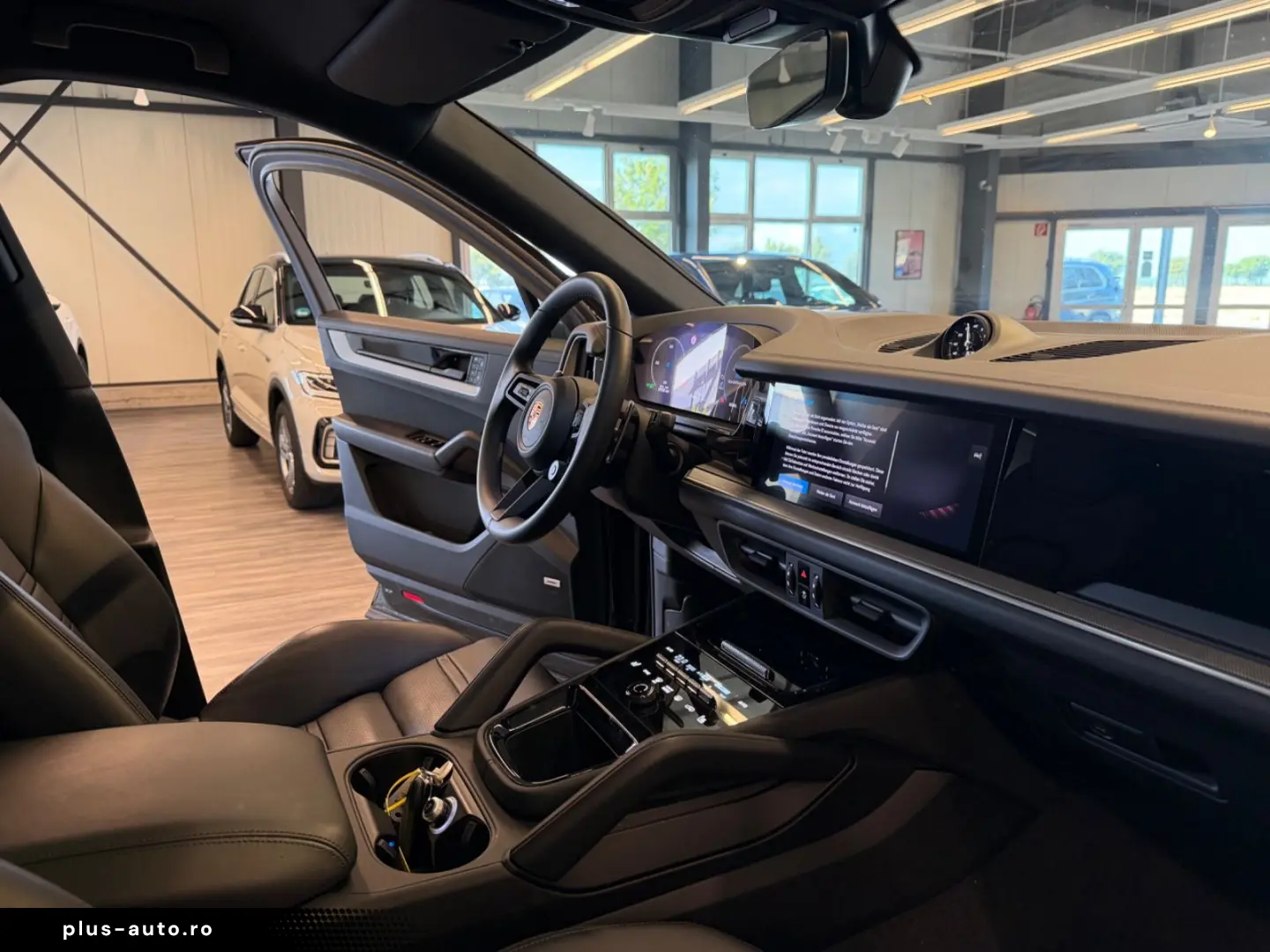 PORSCHE Cayenne Coupe_Bose_ACC_HUD
