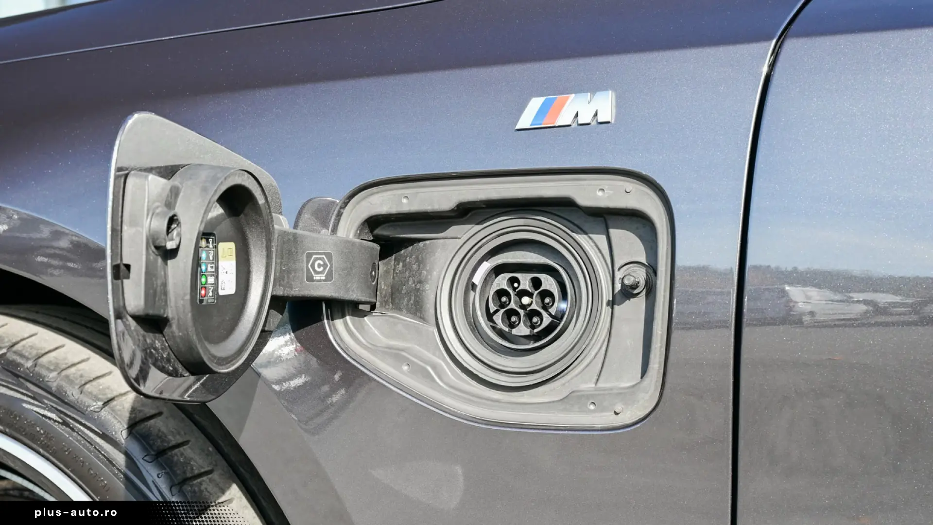 BMW 550e xDrive G60   M SPORT PRO B&W PANO HUD 360