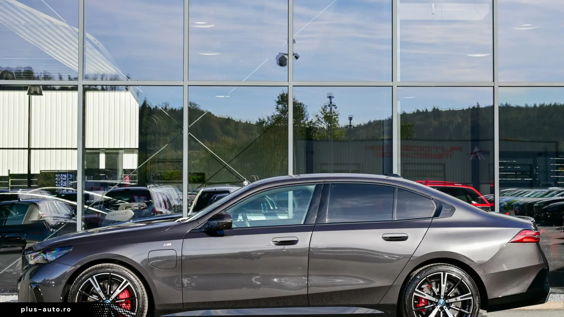 BMW 550e xDrive G60   M SPORT PRO B&W PANO HUD 360
