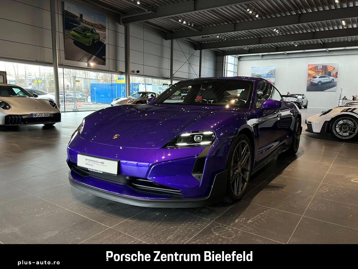 PORSCHE Taycan Turbo GT mit Weissach-Paket Purplesky LED