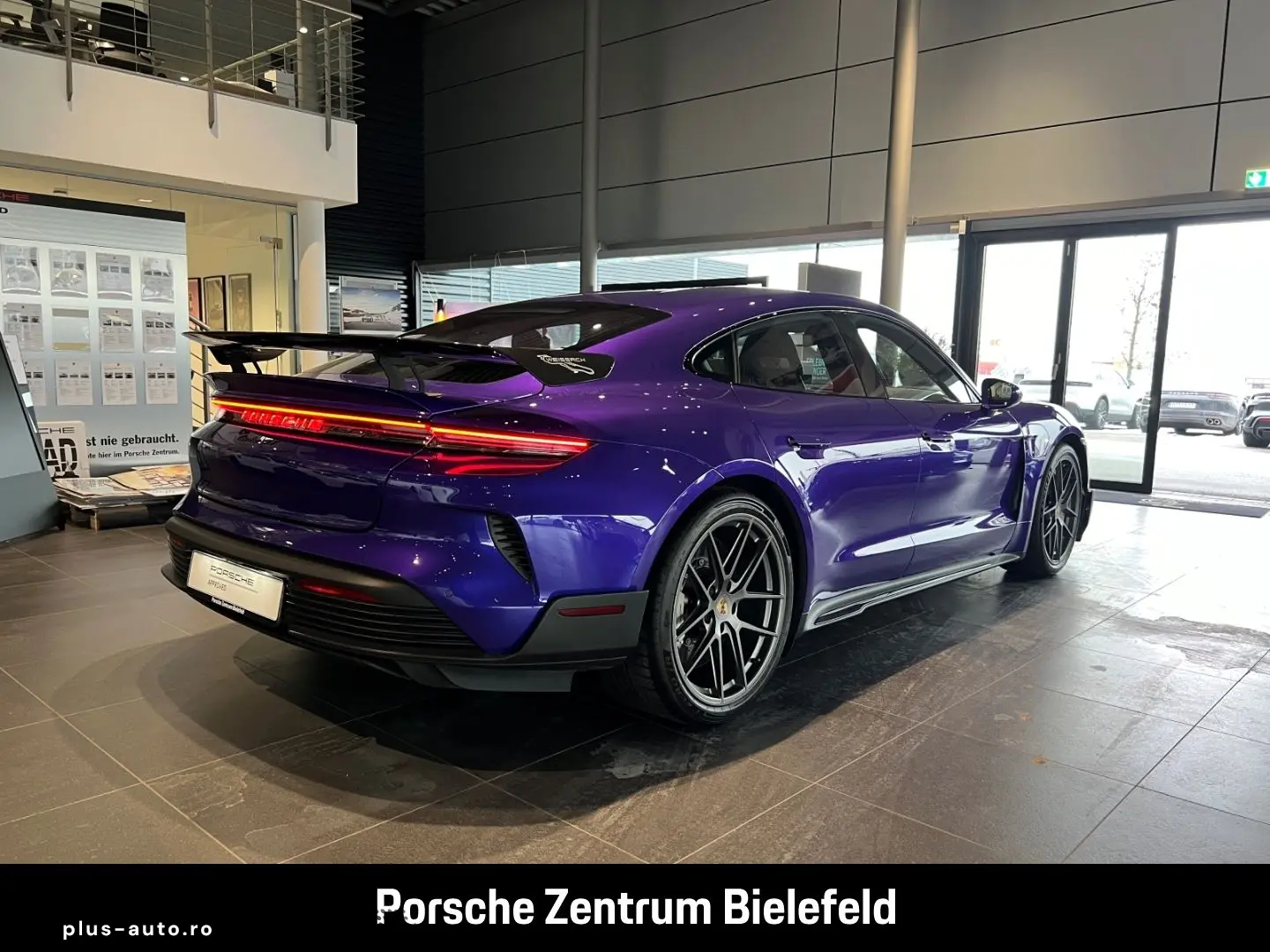 PORSCHE Taycan Turbo GT mit Weissach-Paket Purplesky LED