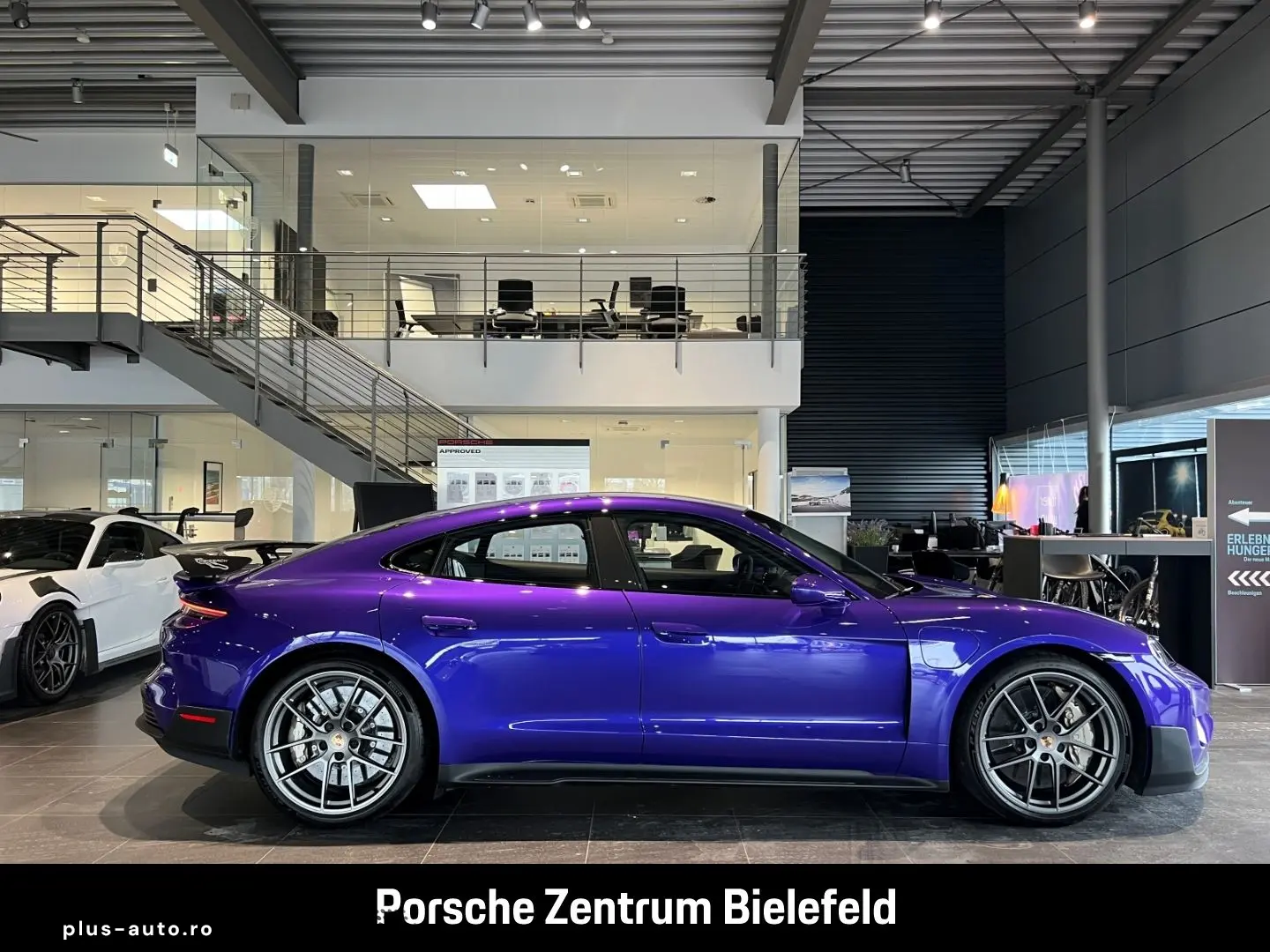PORSCHE Taycan Turbo GT mit Weissach-Paket Purplesky LED