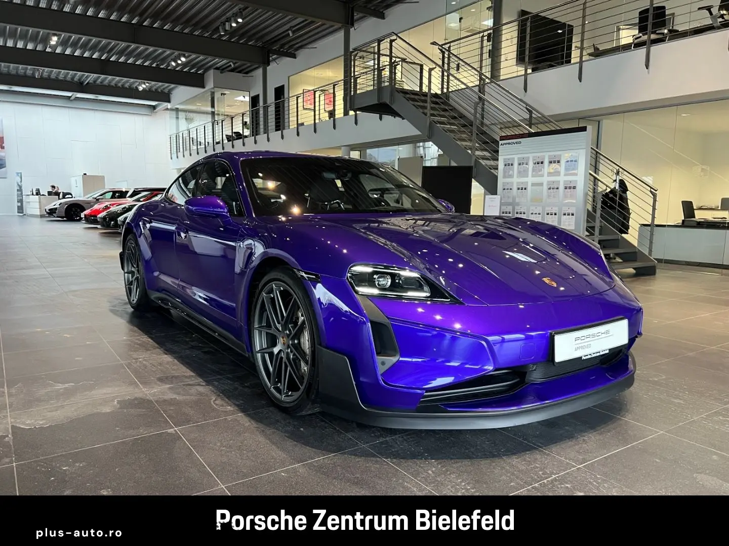 PORSCHE Taycan Turbo GT mit Weissach-Paket Purplesky LED