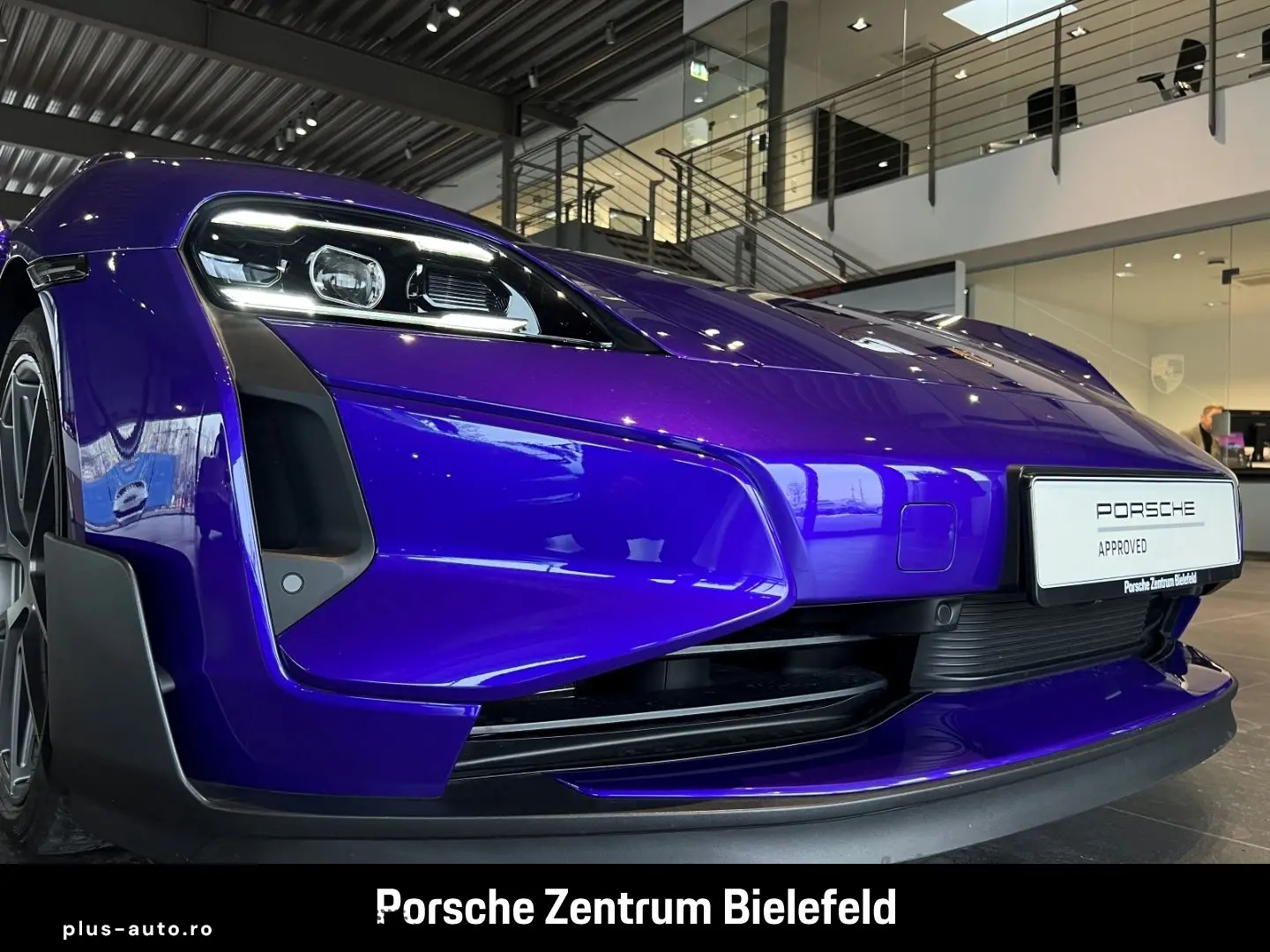 PORSCHE Taycan Turbo GT mit Weissach-Paket Purplesky LED