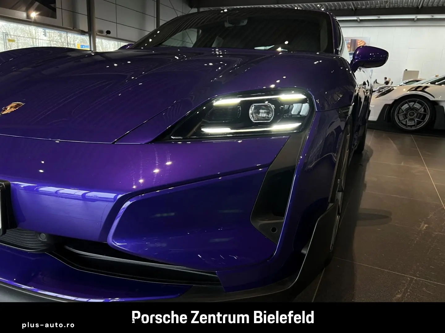 PORSCHE Taycan Turbo GT mit Weissach-Paket Purplesky LED