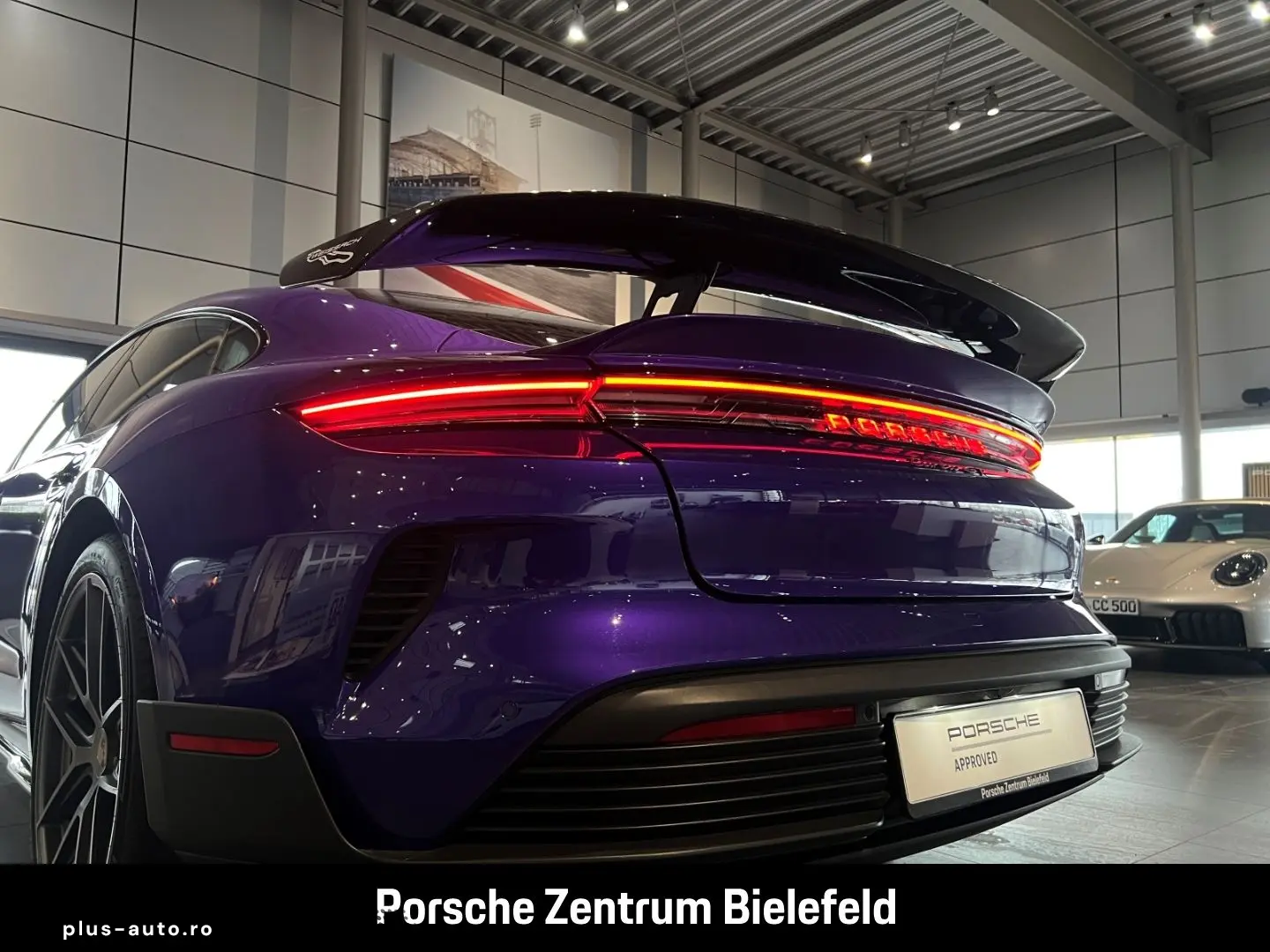 PORSCHE Taycan Turbo GT mit Weissach-Paket Purplesky LED