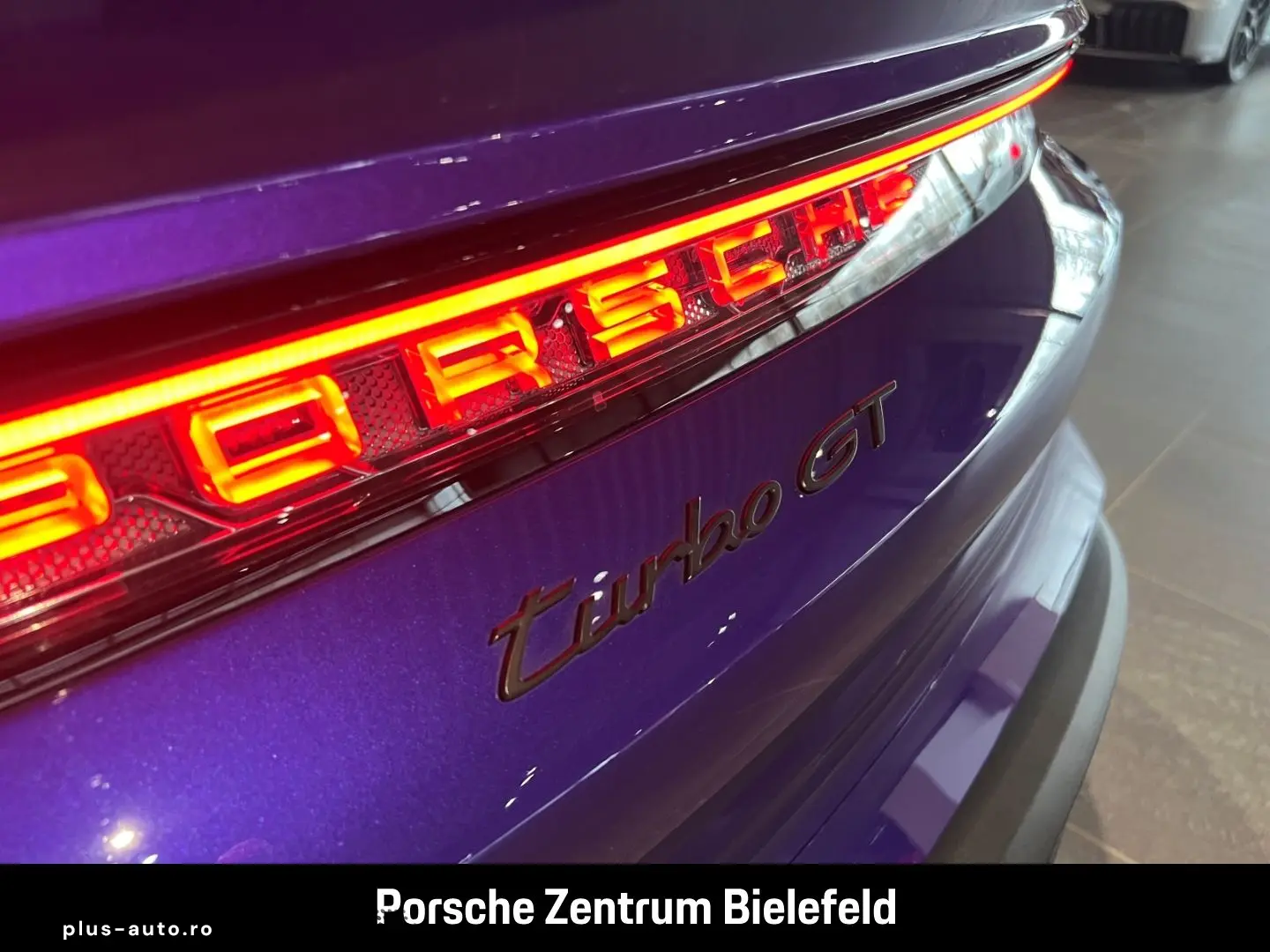 PORSCHE Taycan Turbo GT mit Weissach-Paket Purplesky LED