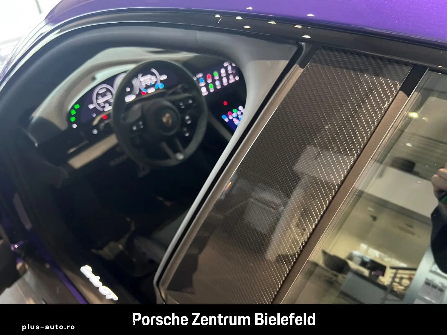 PORSCHE Taycan Turbo GT mit Weissach-Paket Purplesky LED