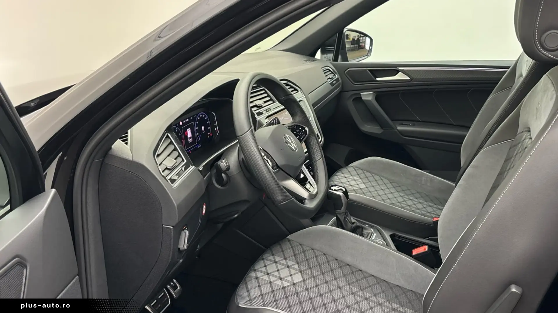 Volkswagen Tiguan R-Line 2.0 TSI DSG 4M
