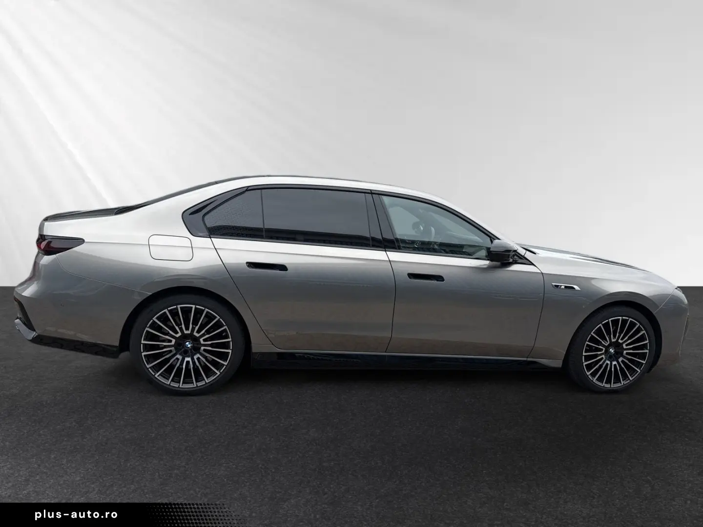 BMW M760e xDrive SkyLounge B&WDiamond DAProf. 21 LMR