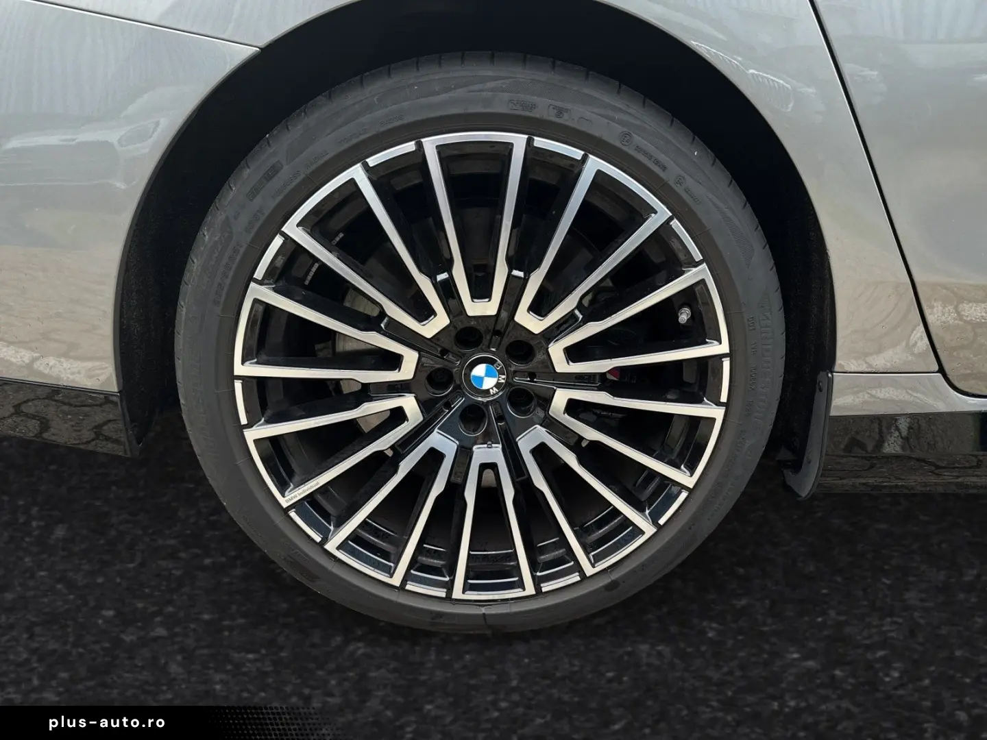 BMW M760e xDrive SkyLounge B&WDiamond DAProf. 21 LMR