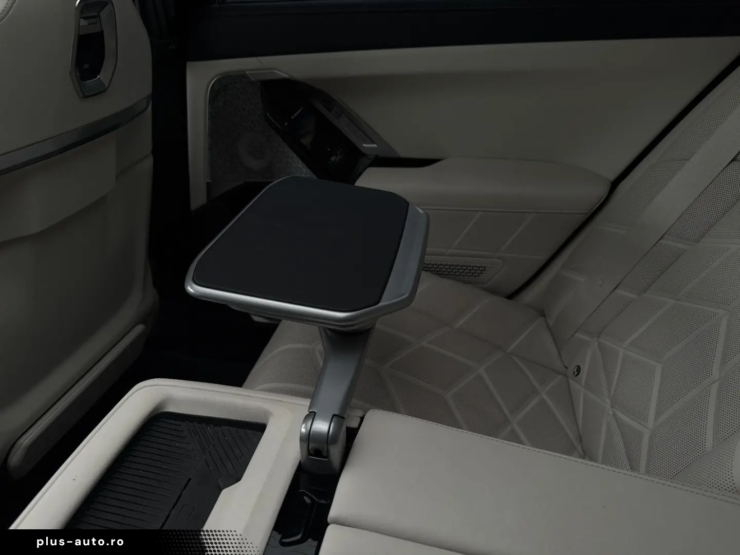 BMW M760e xDrive SkyLounge B&WDiamond DAProf. 21 LMR