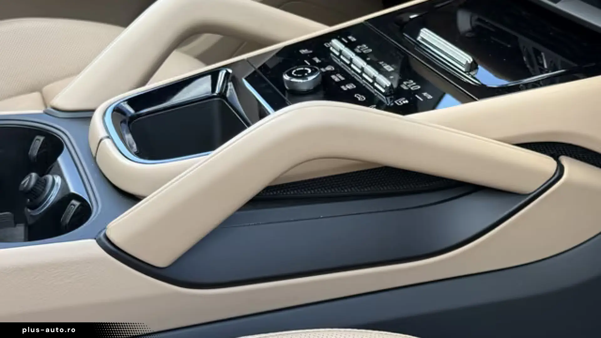 PORSCHE Cayenne 2023 — imagine 3