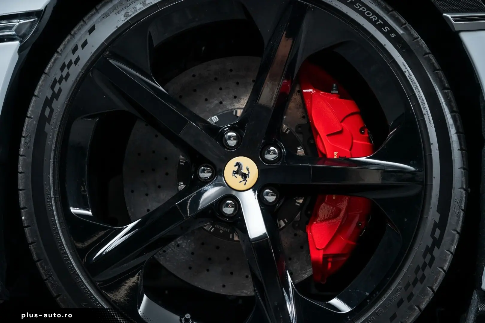 FERRARI 12Cilindri