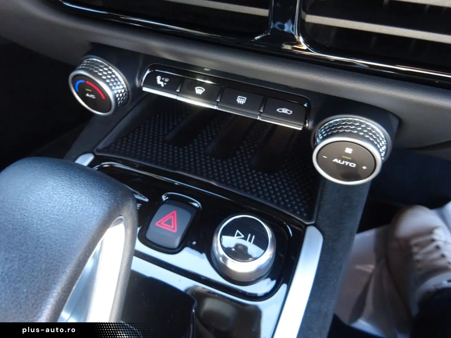 LOTUS Emira 364PS Autm. First Edition Alcantara Navi