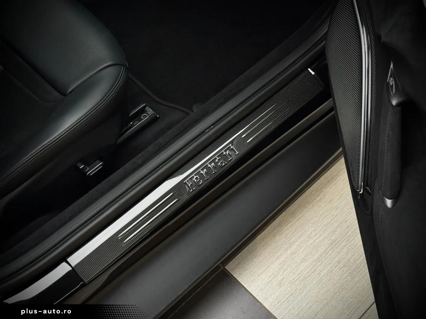 FERRARI Roma MagneRide BeifahrerDispl JBL Carbon