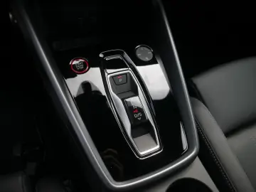AUDI S3 Limousine 2.0 TFSI quattro NAVI LED AKRAPOVIC