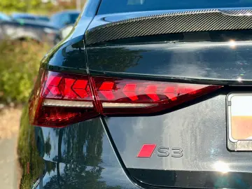 AUDI S3 Limousine qu. BLACK PANO AKRAPOVIC HuD KAMERA