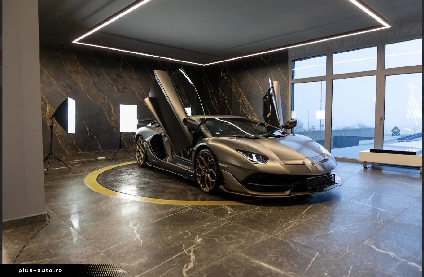 LAMBORGHINI Aventador SVJ