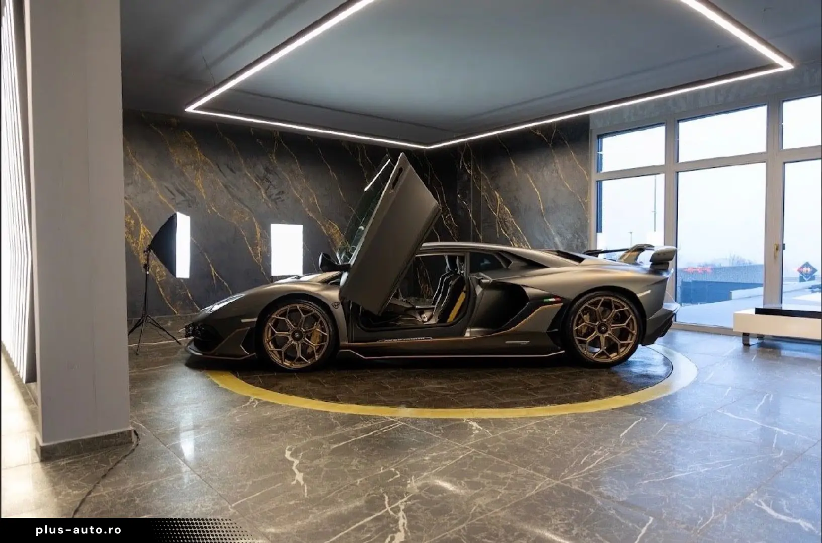 LAMBORGHINI Aventador SVJ