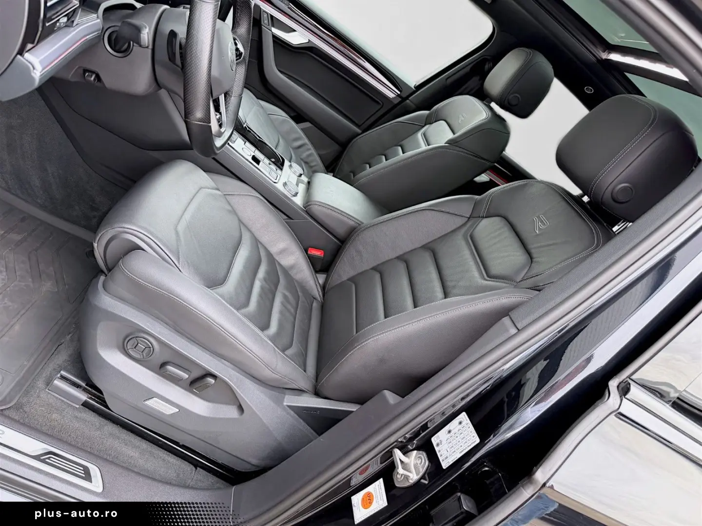 VW TOUAREG 3.0 TSI R-LINE PANO AHK LUFT 360  MATRIX