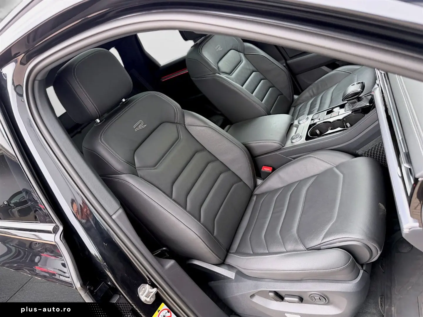 VW TOUAREG 3.0 TSI R-LINE PANO AHK LUFT 360  MATRIX