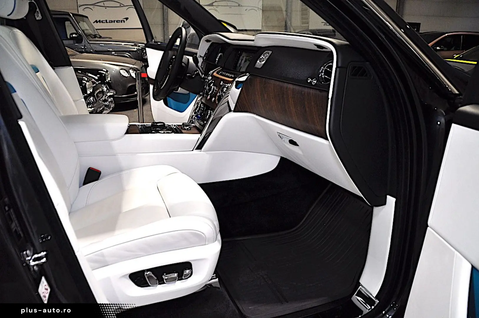 ROLLS ROYCE Cullinan - 4 SITZE-PANORAMA-ENTERTAINMENT