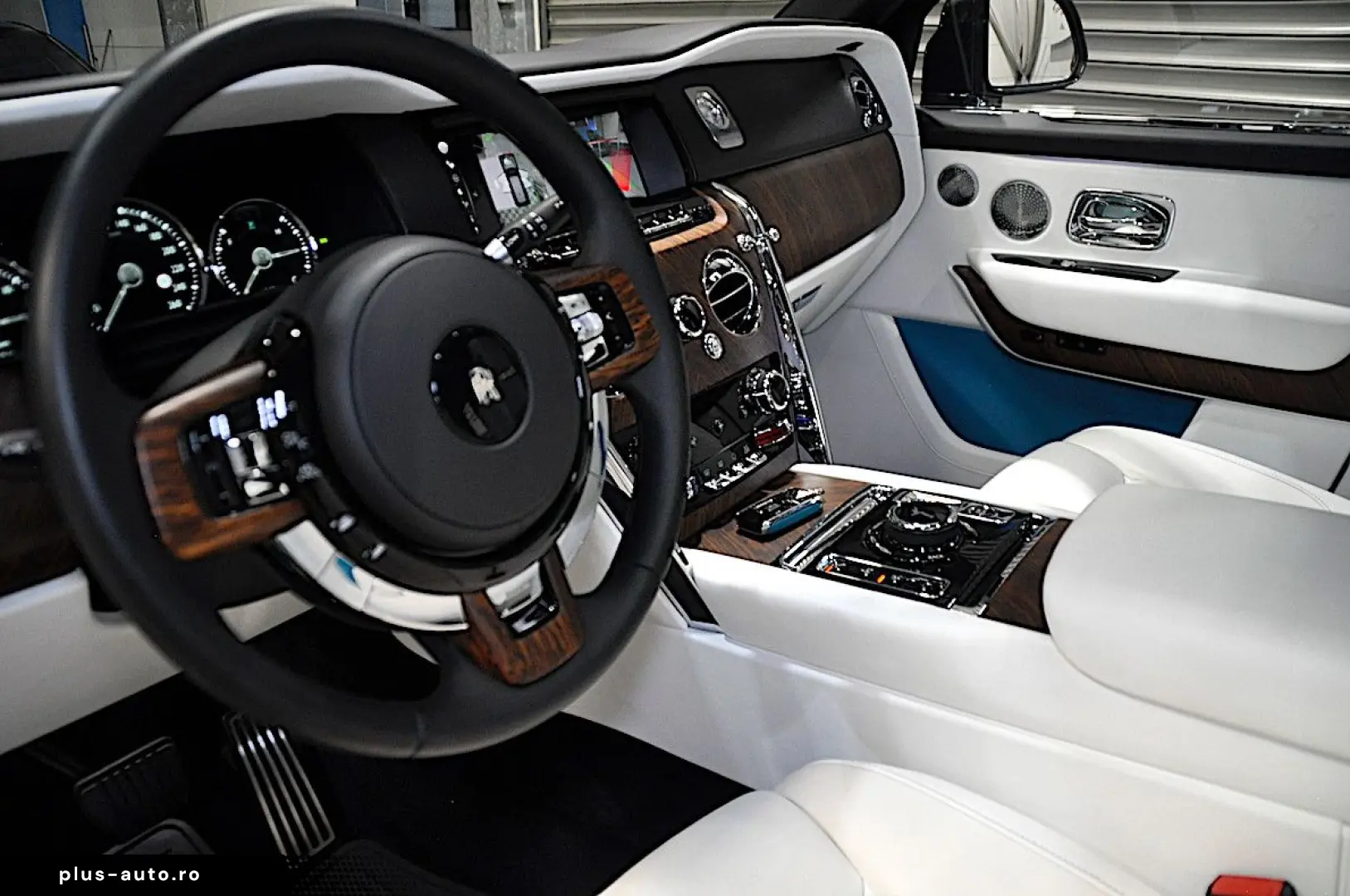 ROLLS ROYCE Cullinan - 4 SITZE-PANORAMA-ENTERTAINMENT