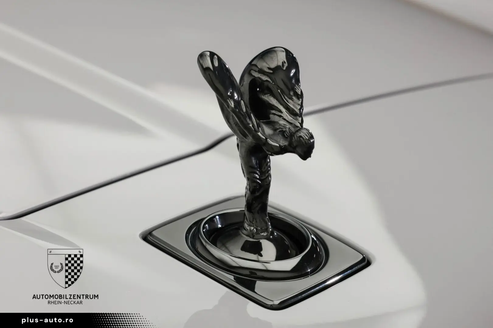 ROLLS ROYCE Cullinan Black Badge ImmersiveSeat RearTheatre