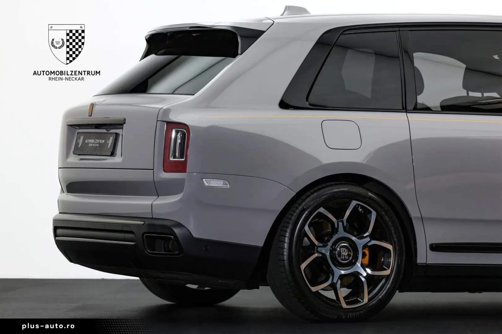 ROLLS ROYCE Cullinan Black Badge ImmersiveSeat RearTheatre