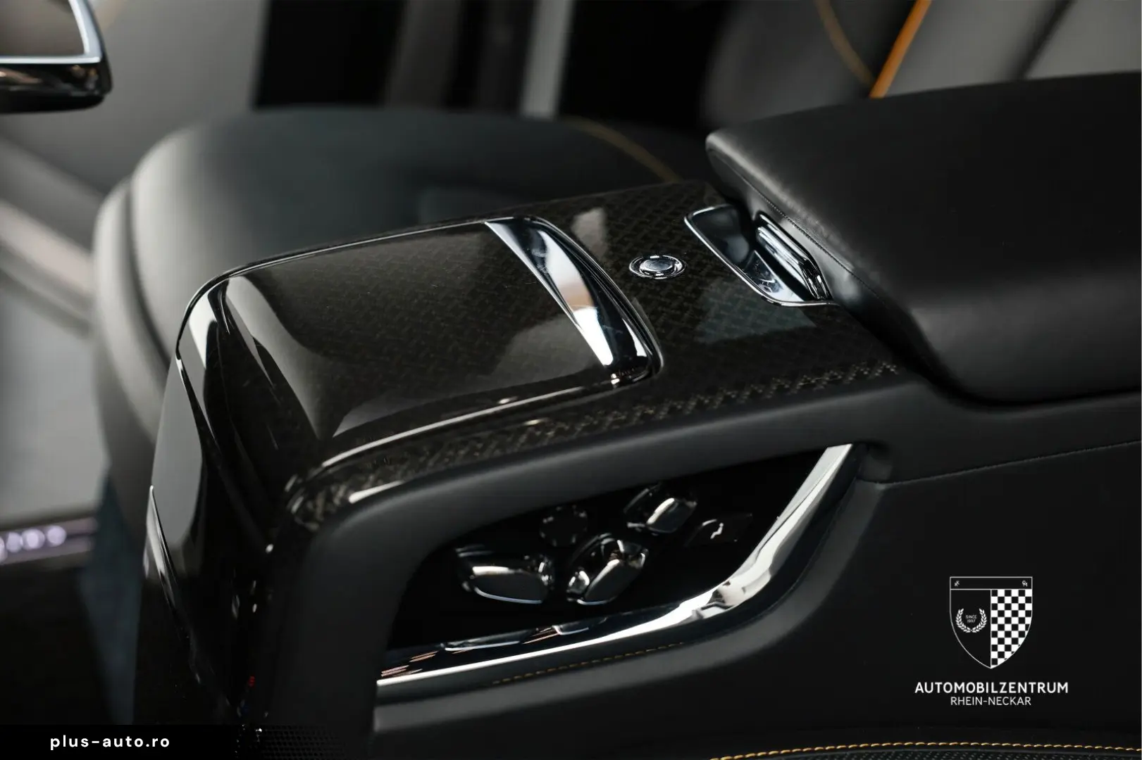ROLLS ROYCE Cullinan Black Badge ImmersiveSeat RearTheatre